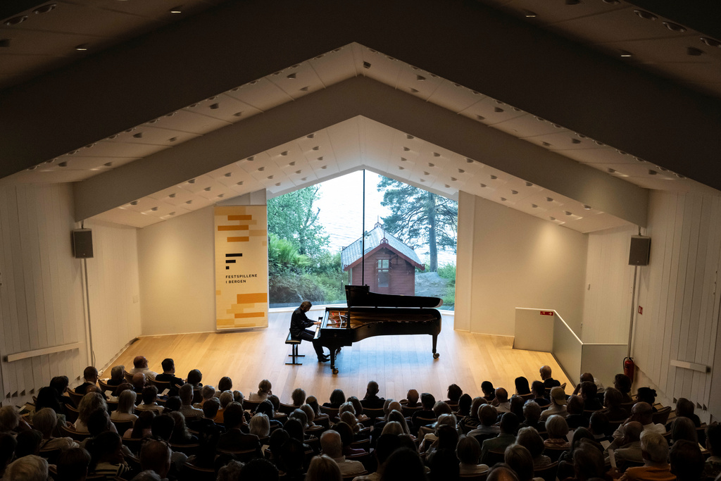 Review – Alexander Gadjiev at Troldhaugen, Bergen International Festival