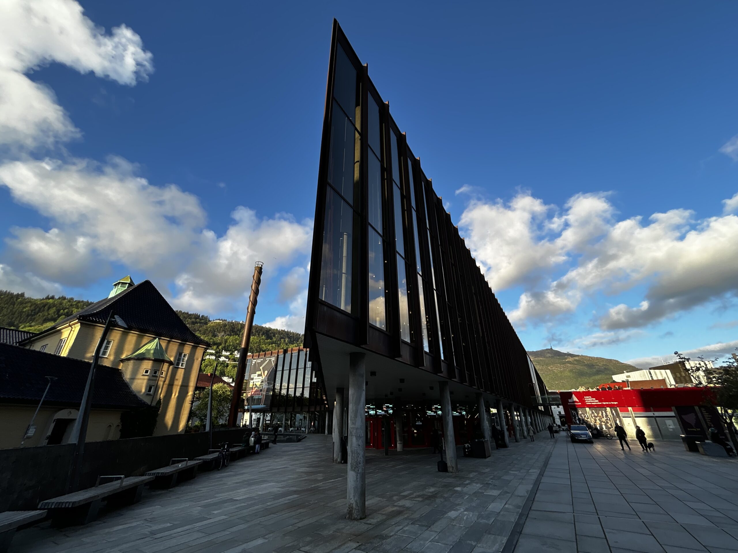 Review – Turangalîla Symphony at Bergen International Festival with Esa-Pekka Salonen